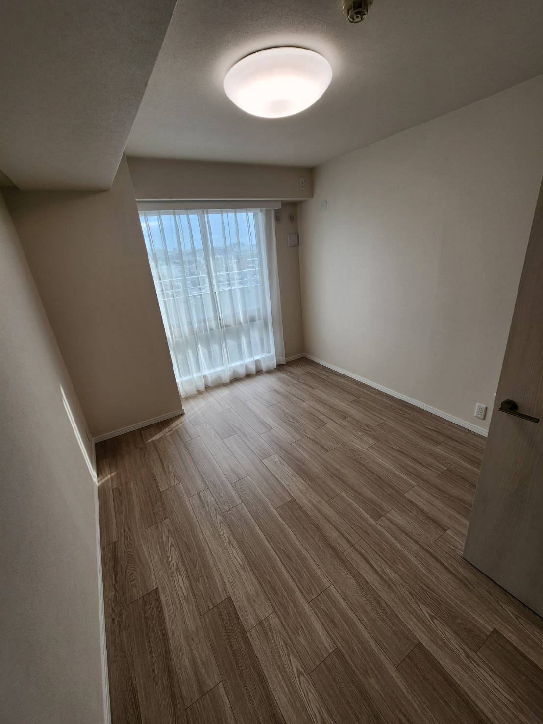 リプレ川口一番街１号棟の洋室|南面3部屋の真ん中のお部屋