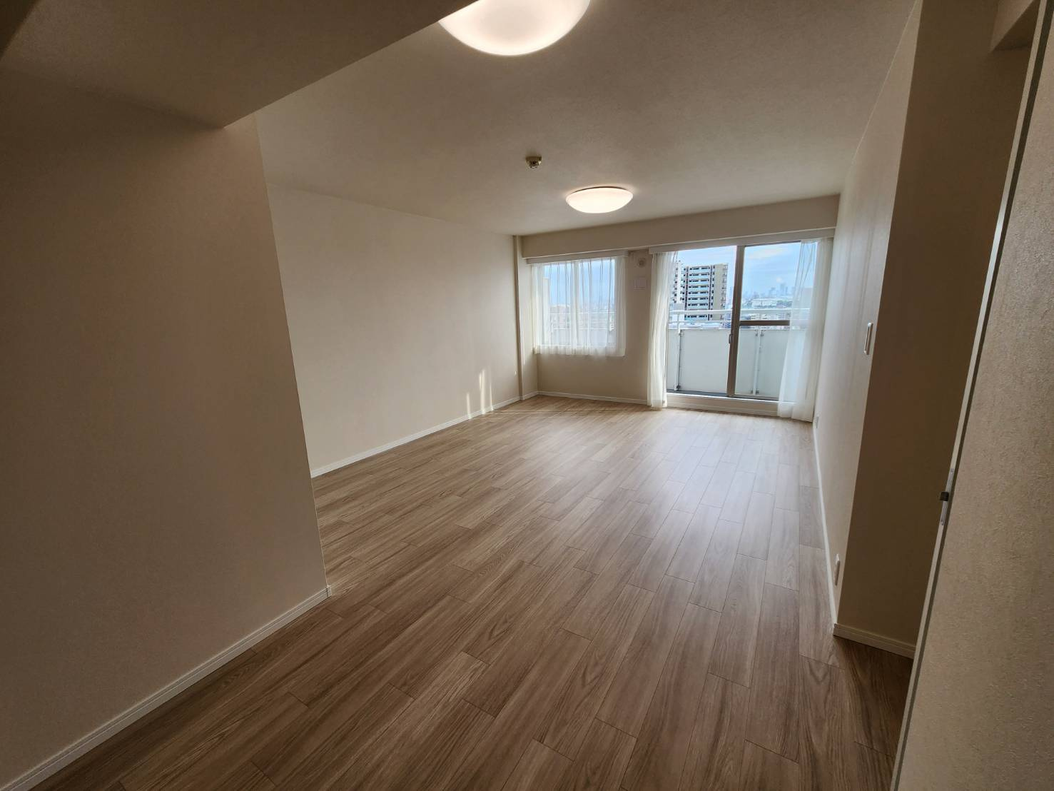 リプレ川口一番街１号棟の居間・リビング|16帖のLDK