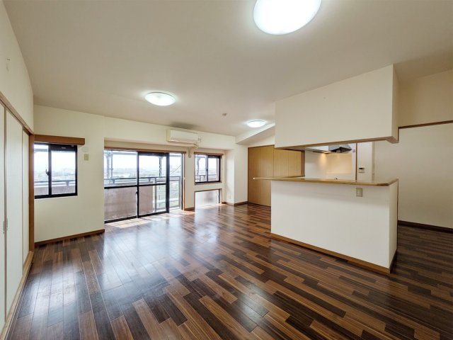 夙川グランドハイツの居間・リビング|こちらのリビングでゆったりとしたお時間をお過ごしください