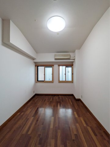 夙川グランドハイツの洋室|約7帖の洋室です
断熱・防音・結露対策の二重サッシとなっております