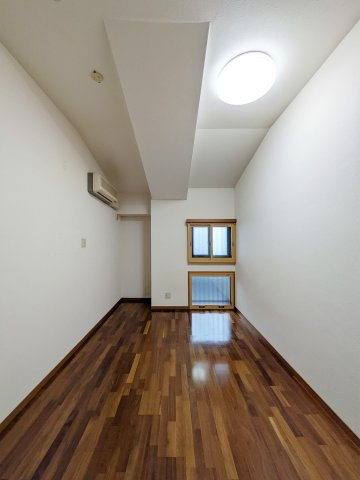 夙川グランドハイツの洋室|約7.5帖の洋室です
断熱・防音・結露対策の二重サッシとなっております