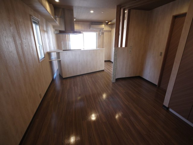 六甲壱番館の居間・リビング