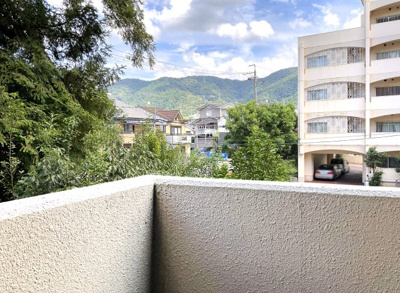 【バルコニー】 | サーパス山科小野 | このお部屋にバルコニーがある事で、こちらのお部屋にもエアコンを設置して頂けます。