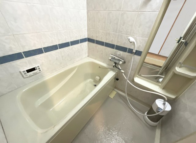 【浴室】 | サーパス山科小野 | 《バスルーム》リフォームのご相談もまとめてお任せ下さい。予算や内装イメージなど、お客様のご希望に合わせてご提案を致します。「リフォーム費用も住宅ローンで借りたい！」などご要望をお聞かせ下さい。