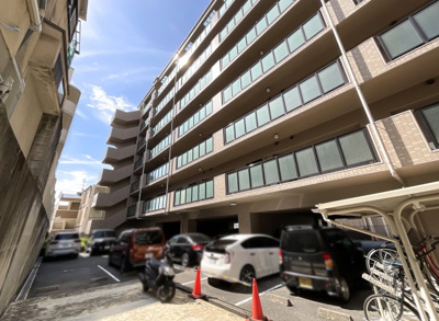 【駐車場】 | サーパス山科小野 | 【敷地内駐車場】屋根付き14000円/月　屋根なし12000円/月《駐車場等の《空き状況》や《料金》は変動の可能性あり》