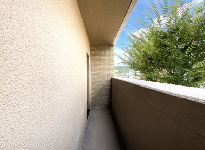 【バルコニー】 | サーパス山科小野 | 駅近マンションという事は、スーパー・コンビニ・ショッピングセンター・銀行・病院・学校・保育機関など、生活必要施設が徒歩圏内に揃っています。