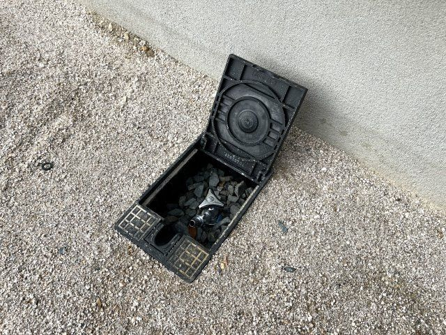 【駐車場】 | 仲介手数料無料！勝間小学校に通える新築戸建　防府市東三田尻　第１－３号棟　クレイドルガーデン　アーネストワン | 駐車場には散水栓も付いています。