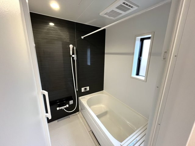 【浴室】 | 仲介手数料無料！勝間小学校に通える新築戸建　防府市東三田尻　第１－３号棟　クレイドルガーデン　アーネストワン | １坪タイプのゆったりとしたお風呂