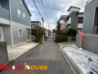 【前面道路含む現地写真】 | 座間市立野台新築1棟 | お住まいの前面道路が広いと駐車が楽になり、陽当たりも遮られないので明るく居心地の良いお家になります♪