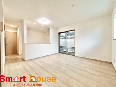 【居間・リビング】 | 座間市立野台新築1棟 | オープンでのびやかな空間を生み出す、こだわりの広がりとゆとり。家族と過ごす時間を大切にしたい方にぴったりの明るくゆとりある住空間です。