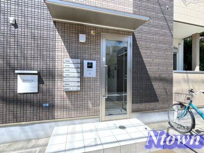 【エントランス】 | ファミリエ Nagoya | 落ち着いたエントランスです