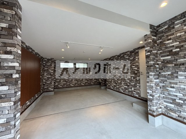 エスパース柏原の駐車場