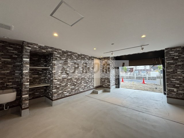 エスパース柏原の駐車場