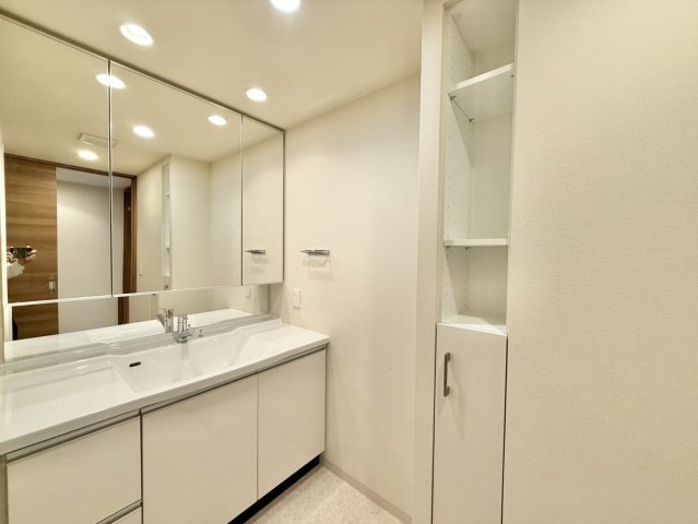 セントハート藤が丘の独立洗面台|ワイドな洗面化粧台！　収納力も高い洗面台です！