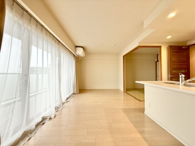 セントハート藤が丘の居間・リビング|13階部分南向きにつき陽当たり良好なリビング！