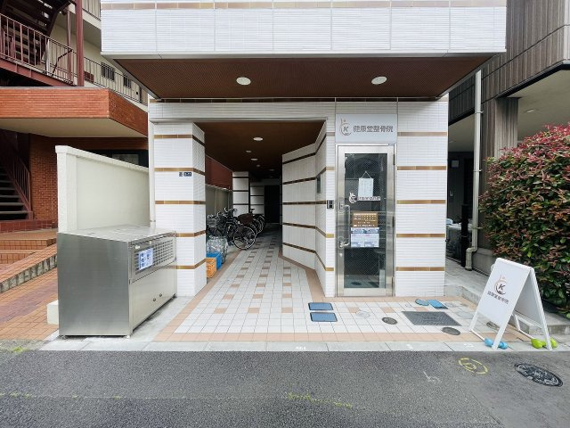 ロイヤル赤羽志茂のエントランス