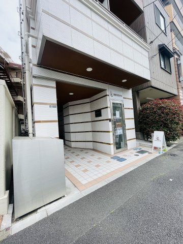 ロイヤル赤羽志茂のエントランス