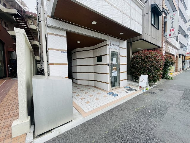 ロイヤル赤羽志茂のエントランス