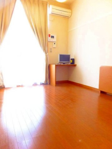 レオパレスキャピタルⅠの居間・リビング