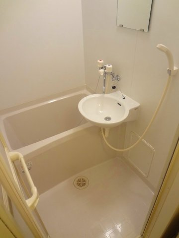 レオパレスバンビーノ花輪の浴室