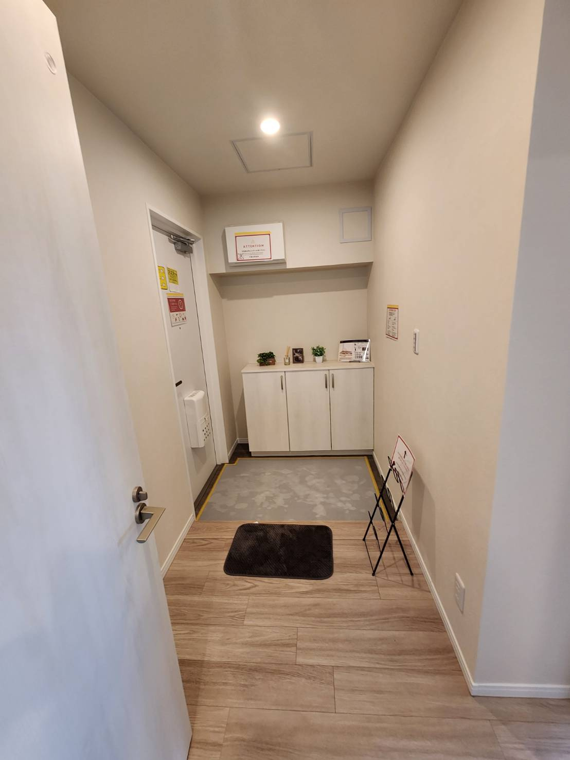 リプレ川口一番街６号棟の玄関