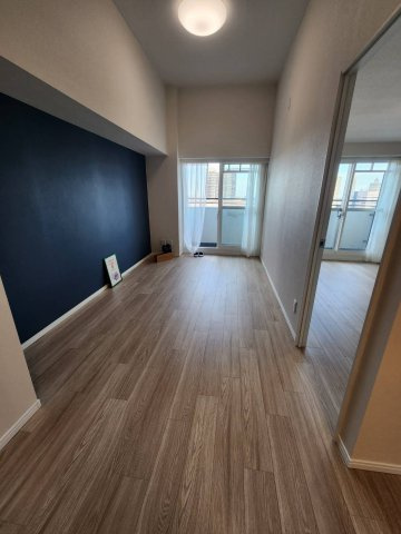 リプレ川口一番街６号棟の居間・リビング|天井の高いリビング