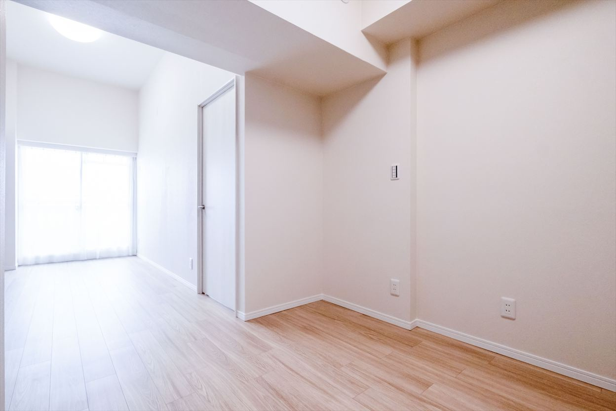 リプレ川口一番街６号棟の居間・リビング|明るいリビングです　東向き