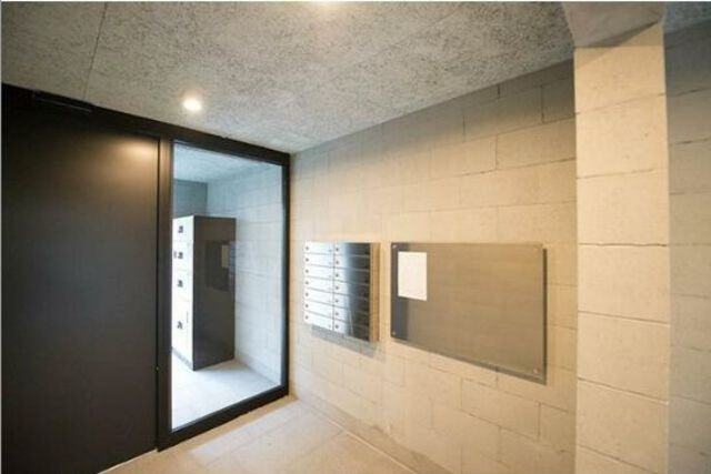 杉並区高円寺北２丁目の賃貸マンションのエントランス