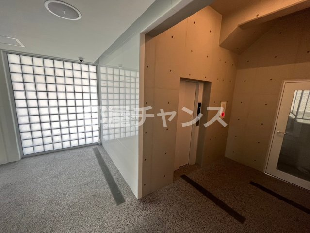 THE DOORS(ザ・ドアーズ)のロビー