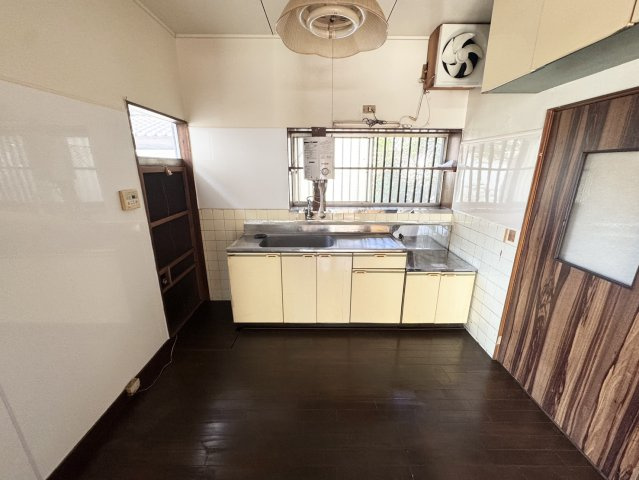 リノベしたリーズナブルな戸建♪何不自由ない立地♪宇都宮市駒生町のキッチン|ダイニングキッチンです