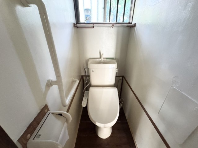 リノベしたリーズナブルな戸建♪何不自由ない立地♪宇都宮市駒生町のトイレ|ゆったりとした空間のトイレです