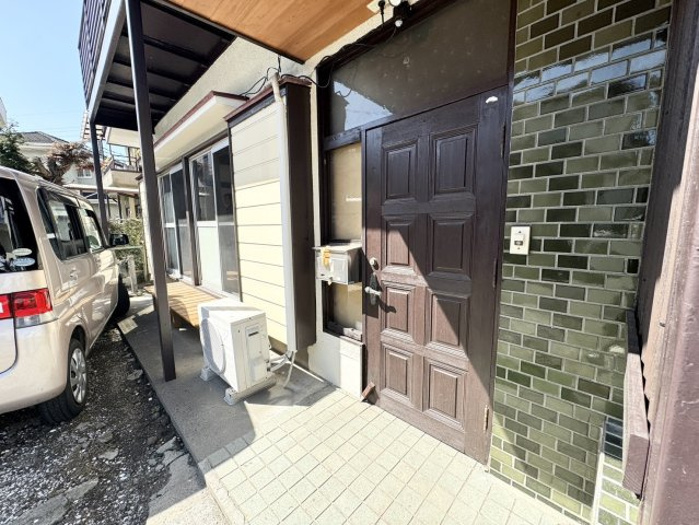 リノベしたリーズナブルな戸建♪何不自由ない立地♪宇都宮市駒生町の玄関|毎日通る玄関はこちらです