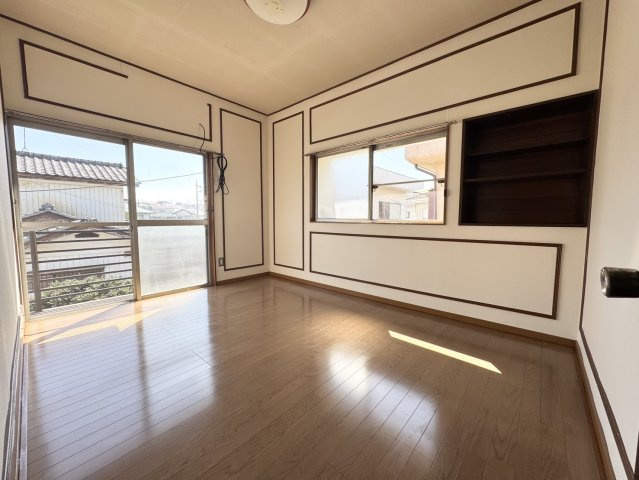 リノベしたリーズナブルな戸建♪何不自由ない立地♪宇都宮市駒生町の洋室|スタンダードな洋室です