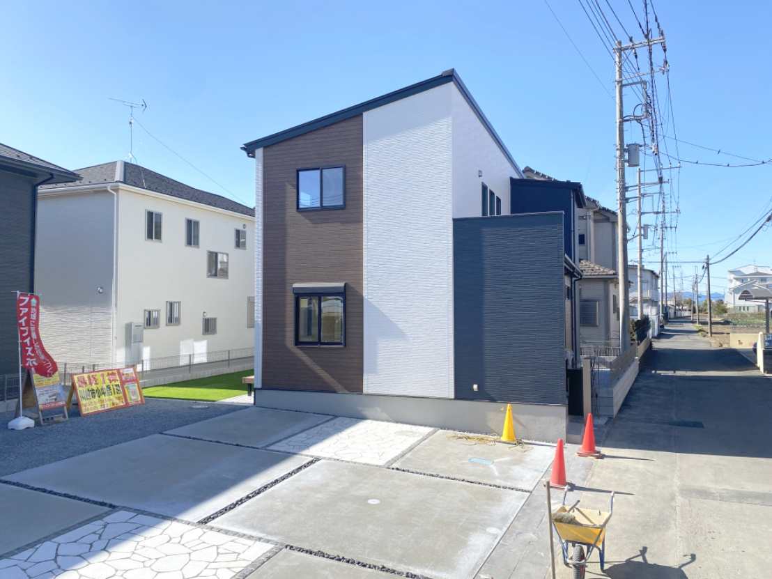 【配置図】カースペース並列4台分ございます(車種による)。