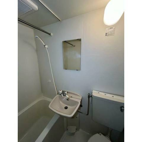 ヴェルドゥーラ祖師谷の浴室