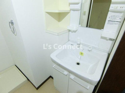 【洗面所】 | ツインプラザ幸 | 朝の支度もスムーズな独立洗面台。