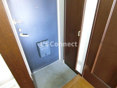 【玄関】 | ツインプラザ幸 | 背の高い下駄箱で靴も収納できます。