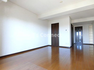 【居間・リビング】 | ツインプラザ幸 | １３帖の洋室です。