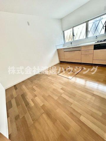 稲津町２丁目一戸建の居間・リビング