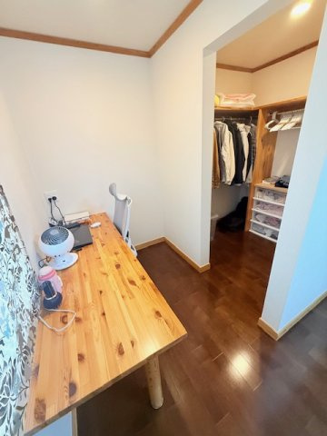 神戸市垂水区舞多聞東1丁目戸建の洋室|書斎スペース＋ウォークインクローゼット