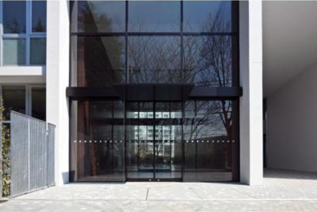 ガーデニエール砧 ＷＥＳＴのエントランス