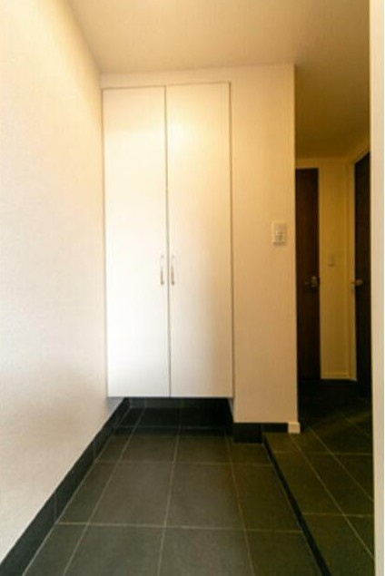 ラグゼガーデン松原の玄関