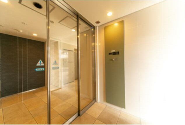 ラグゼガーデン松原のエントランス