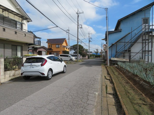 越谷市大字向畑の倉庫の周辺