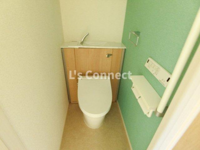 【トイレ】 | グランジェール・ベルノ | 温水洗浄便座付きのトイレ。