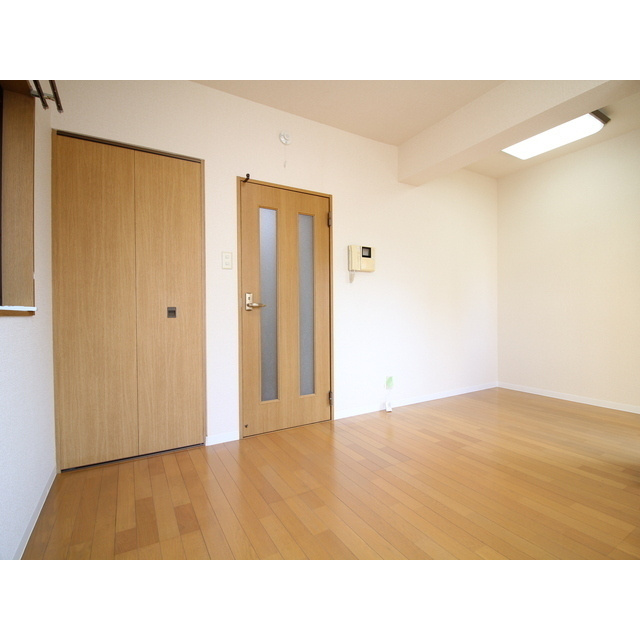 プレール明大前の居間・リビング