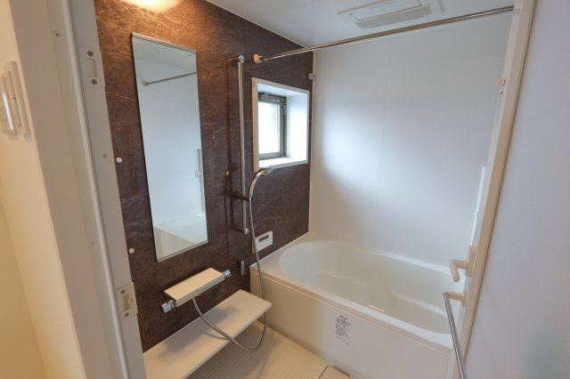 アルファステイツ西町の浴室|浴室乾燥機付きなので雨の日のお洗濯も安心です！