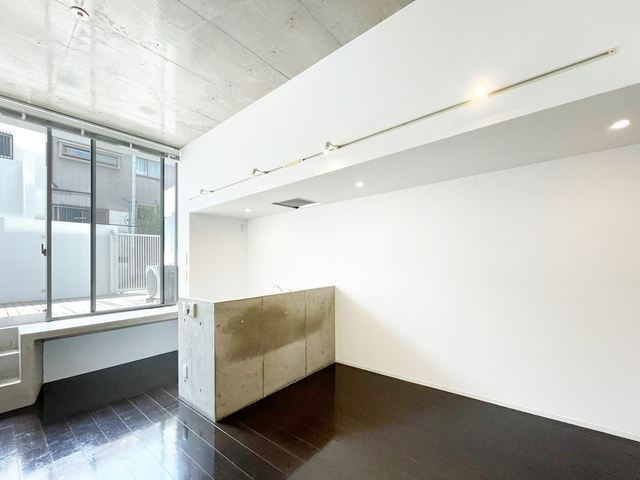 イプセ学芸大学のロビー