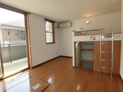 【洋室】 | en Reve（アン・レーヴ）－夢の中へ－ | ロフト付き、10.6帖の洋室です。