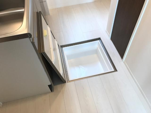 ルシアスのキッチン|床下収納